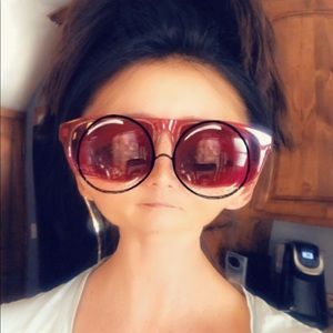 Meet your Posher, April